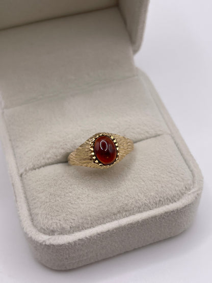 9ct gold cabochon garnet ring