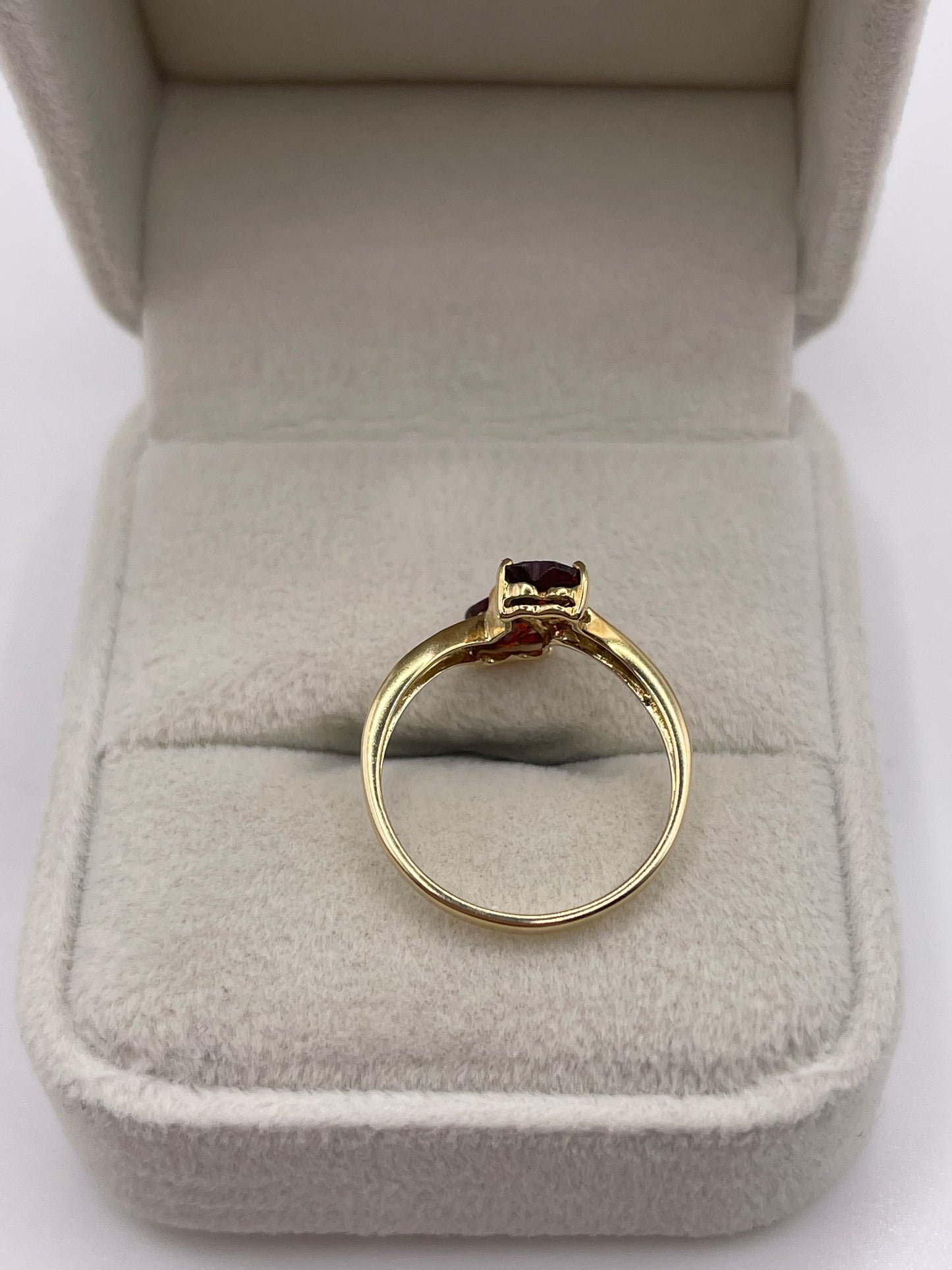 9ct gold garnet heart ring