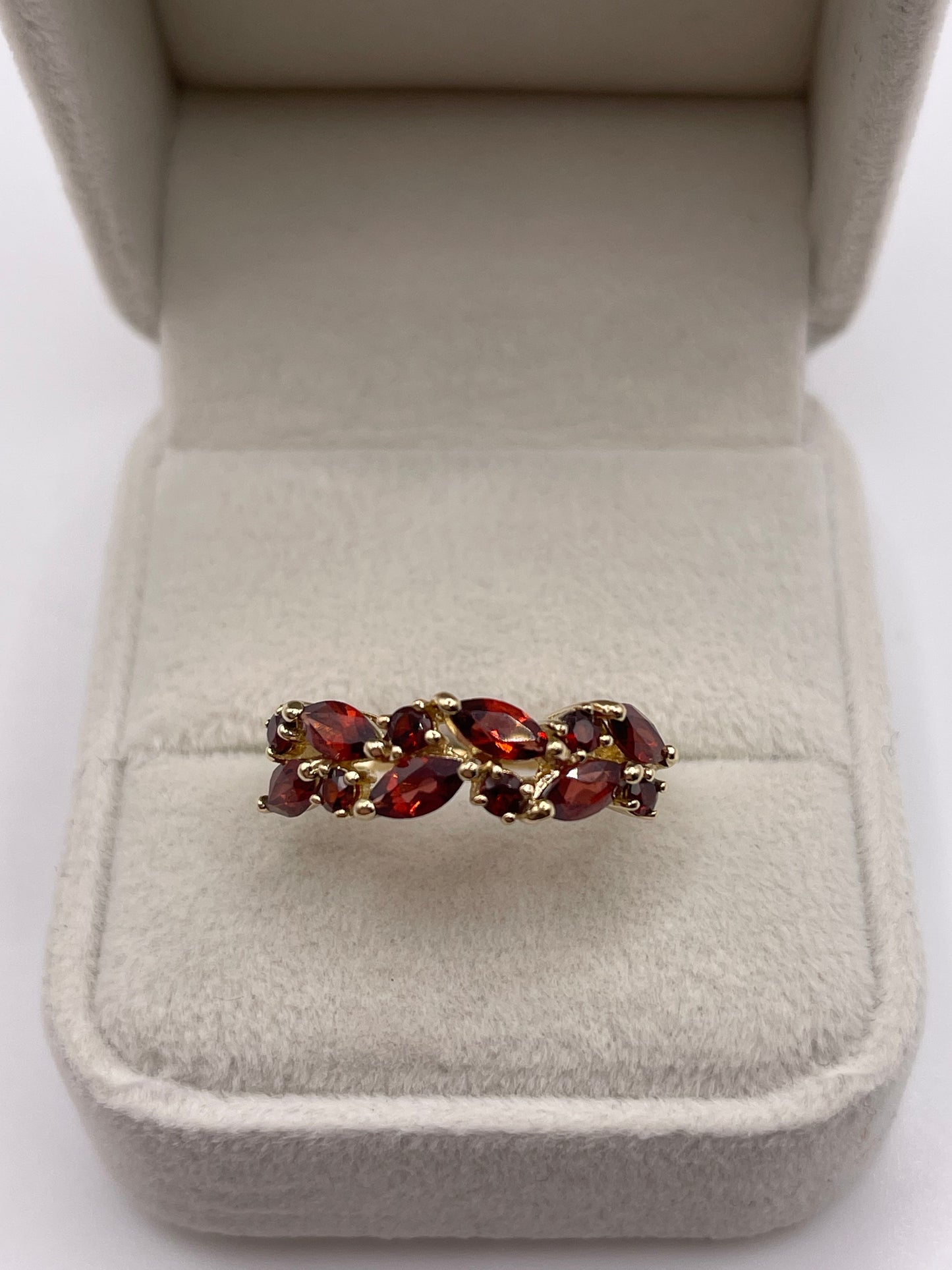 9ct gold garnet cluster ring