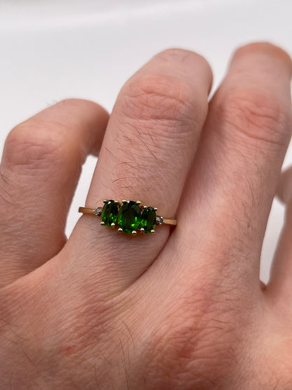 9ct gold diopside and diamond ring