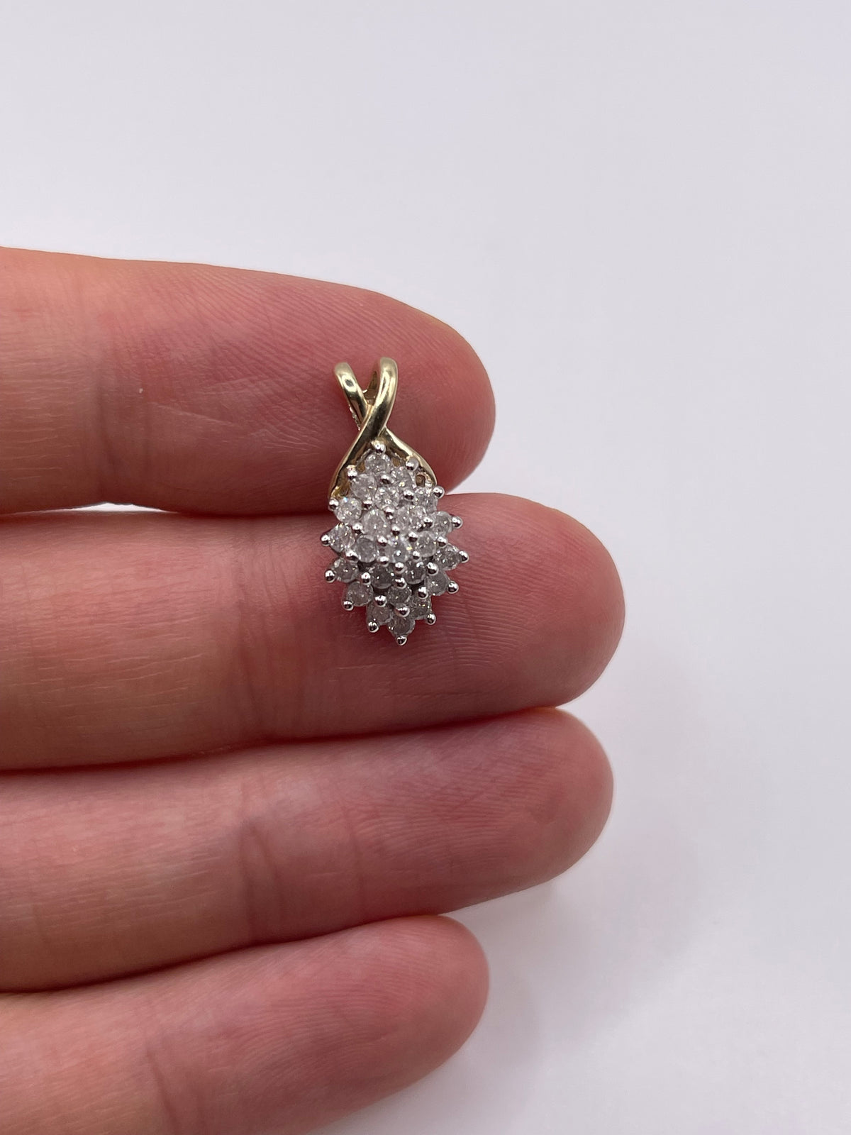 9ct gold diamond cluster pendant