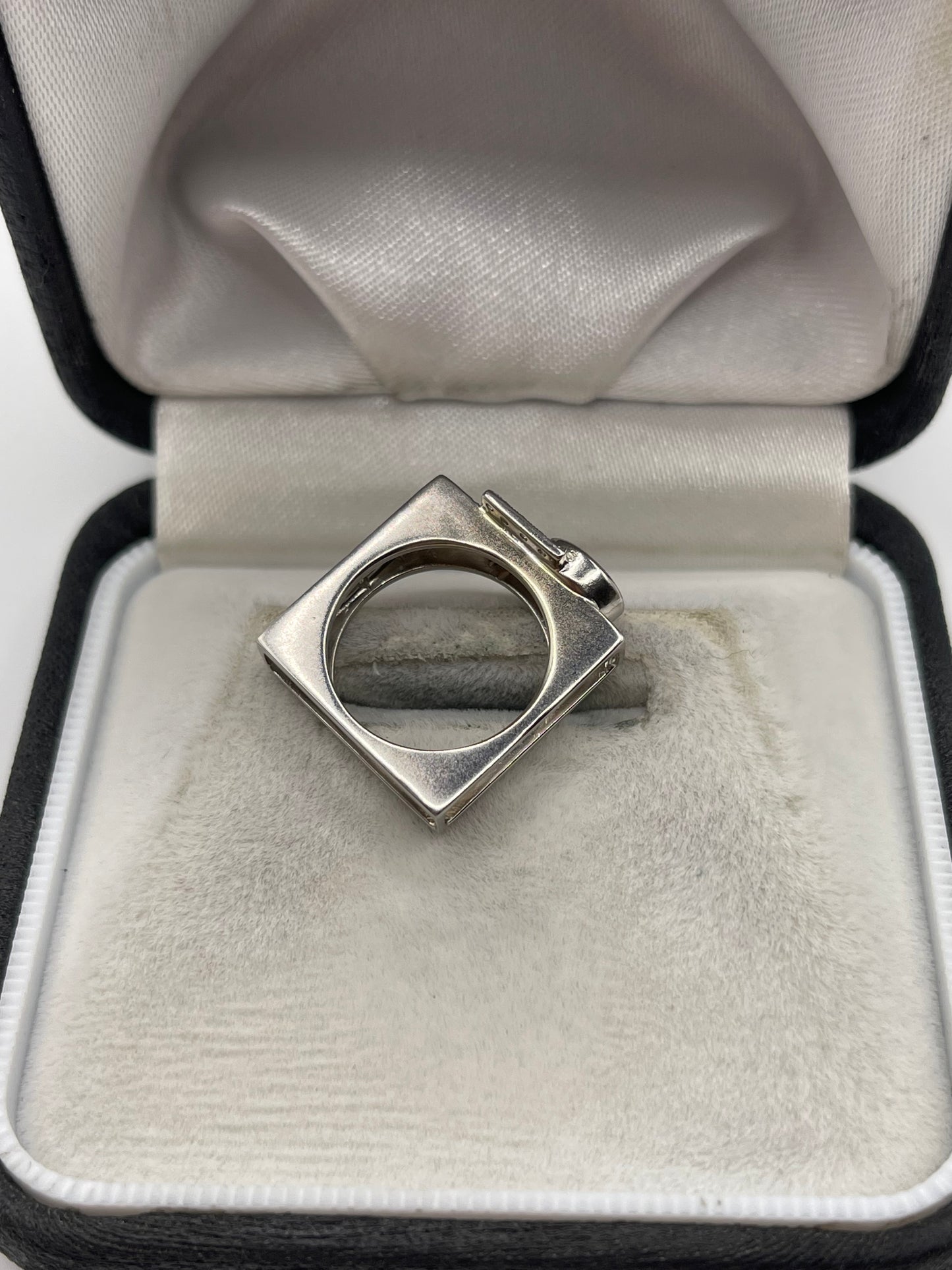 18ct white gold orange sapphire and diamond ring