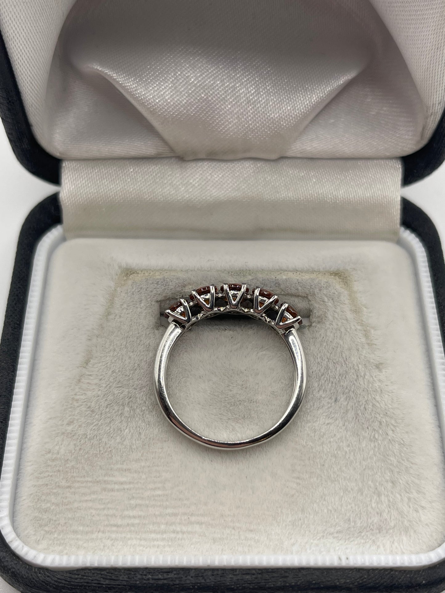 9ct white gold garnet ring