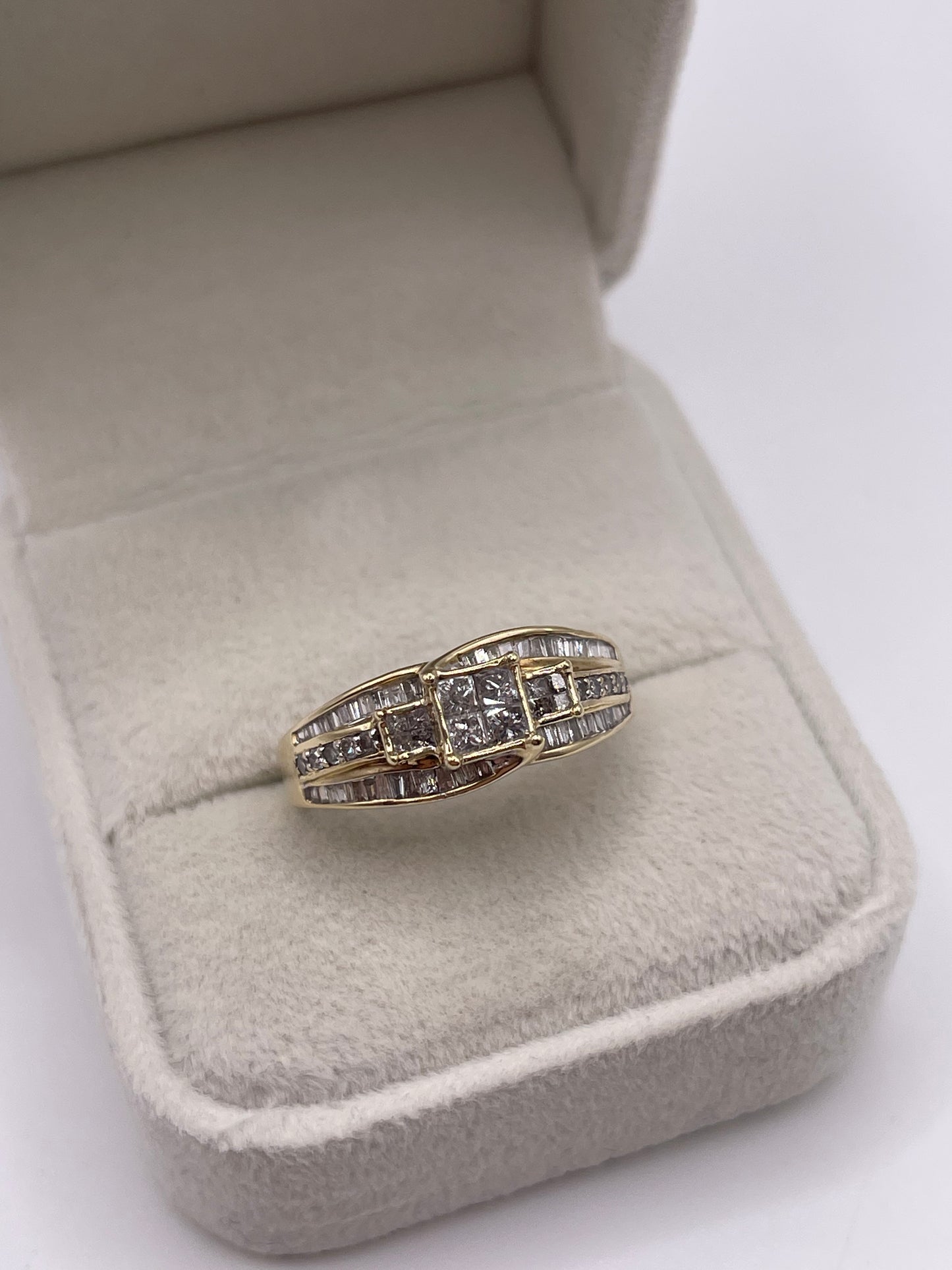 9ct gold diamond cluster ring