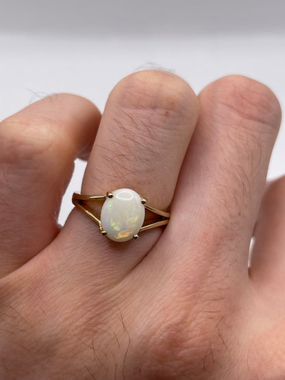 9ct gold opal ring