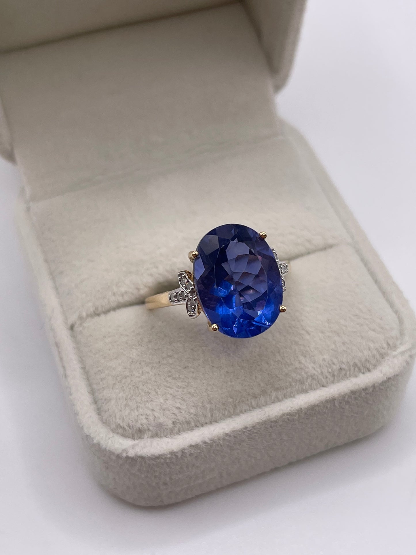 9ct gold fluorite and diamond ring