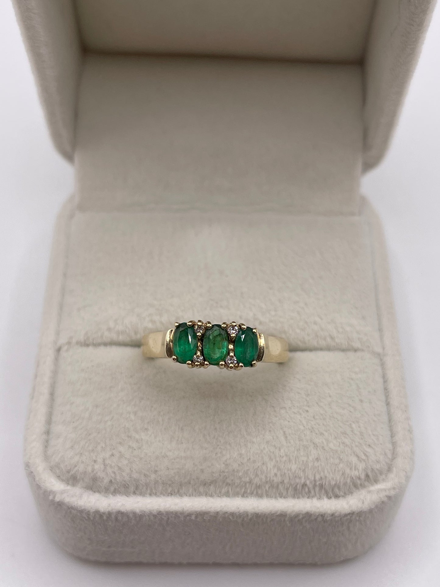 9ct gold emerald and diamond ring