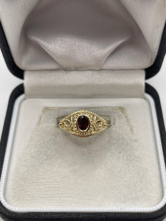 9ct gold garnet ring