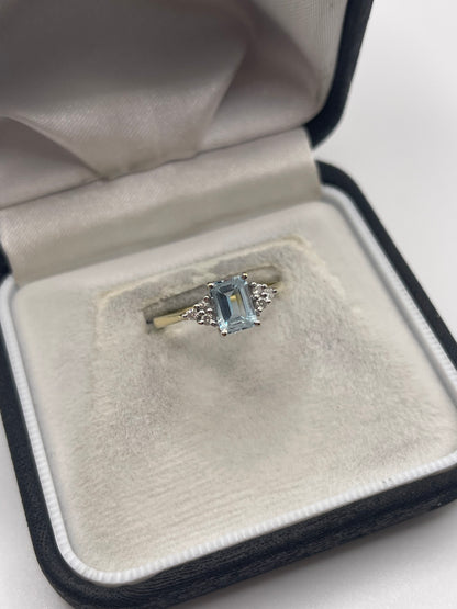 18ct gold aquamarine and diamond ring