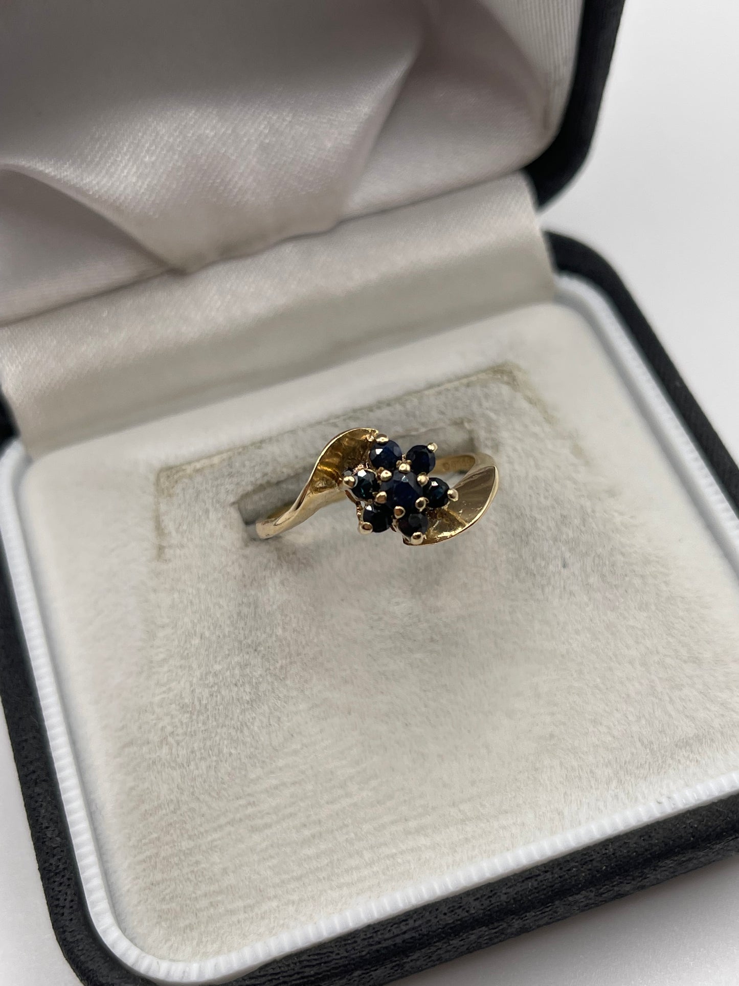 9ct gold sapphire cluster ring