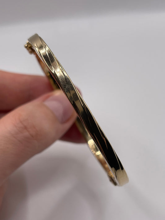 9ct gold bangle