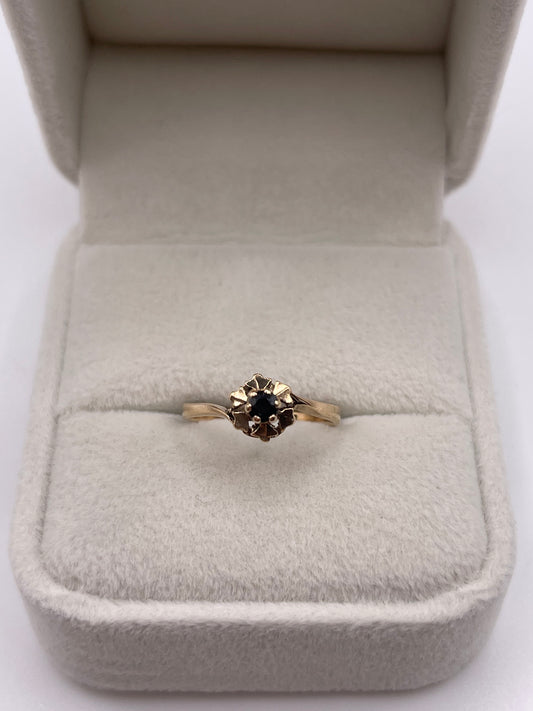9ct gold sapphire ring