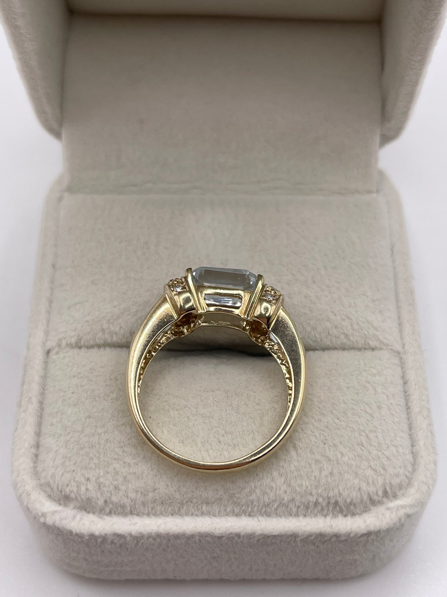9ct gold topaz and diamond ring