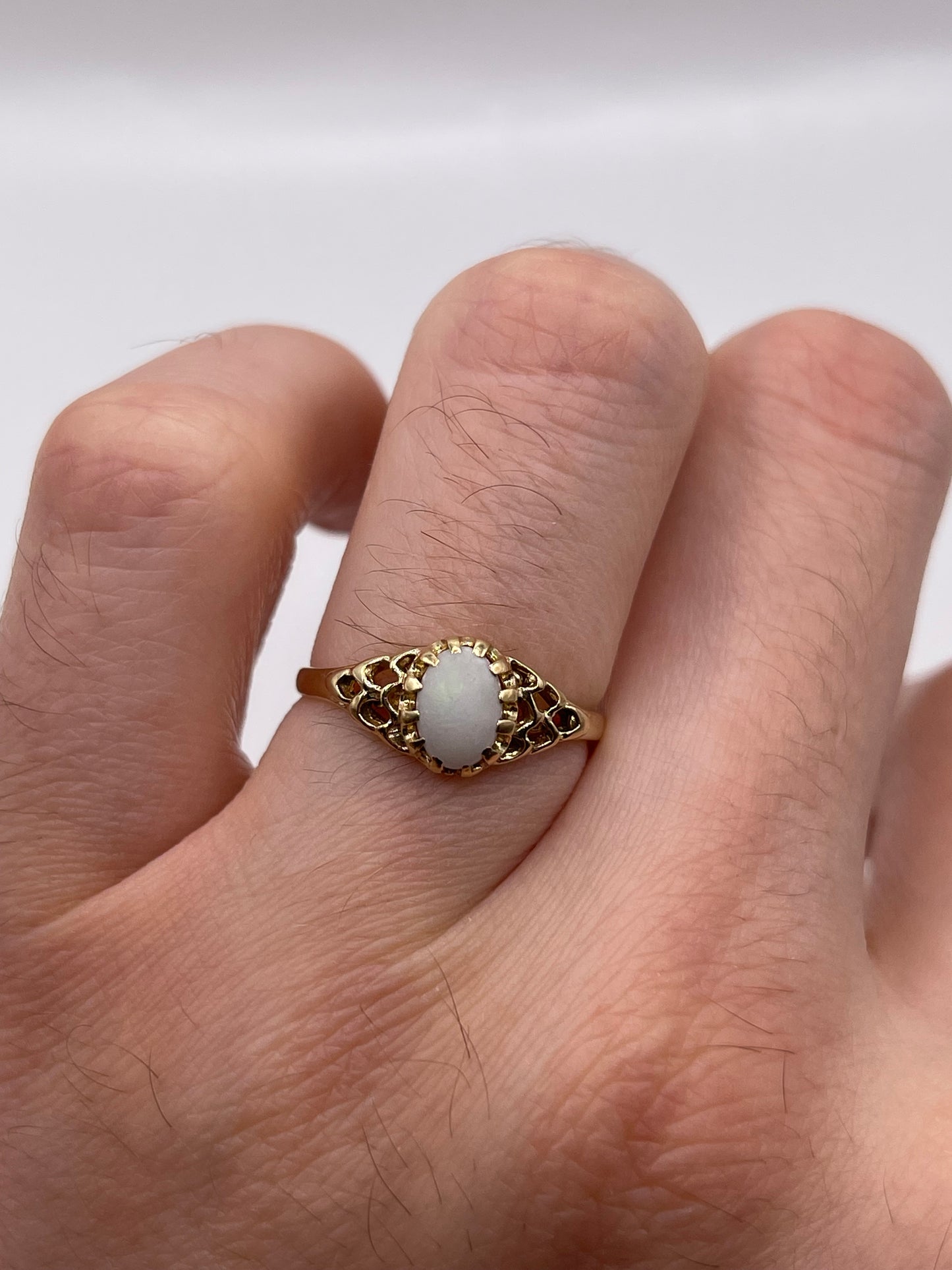 9ct gold opal ring
