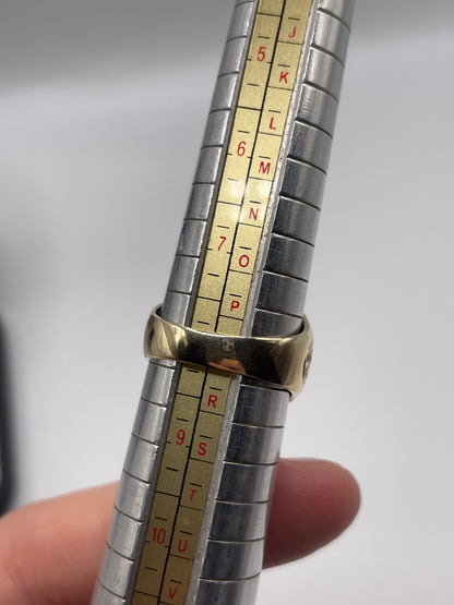 Heavy 9ct gold crest ring
