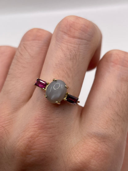 9ct gold grey moonstone and garnet ring