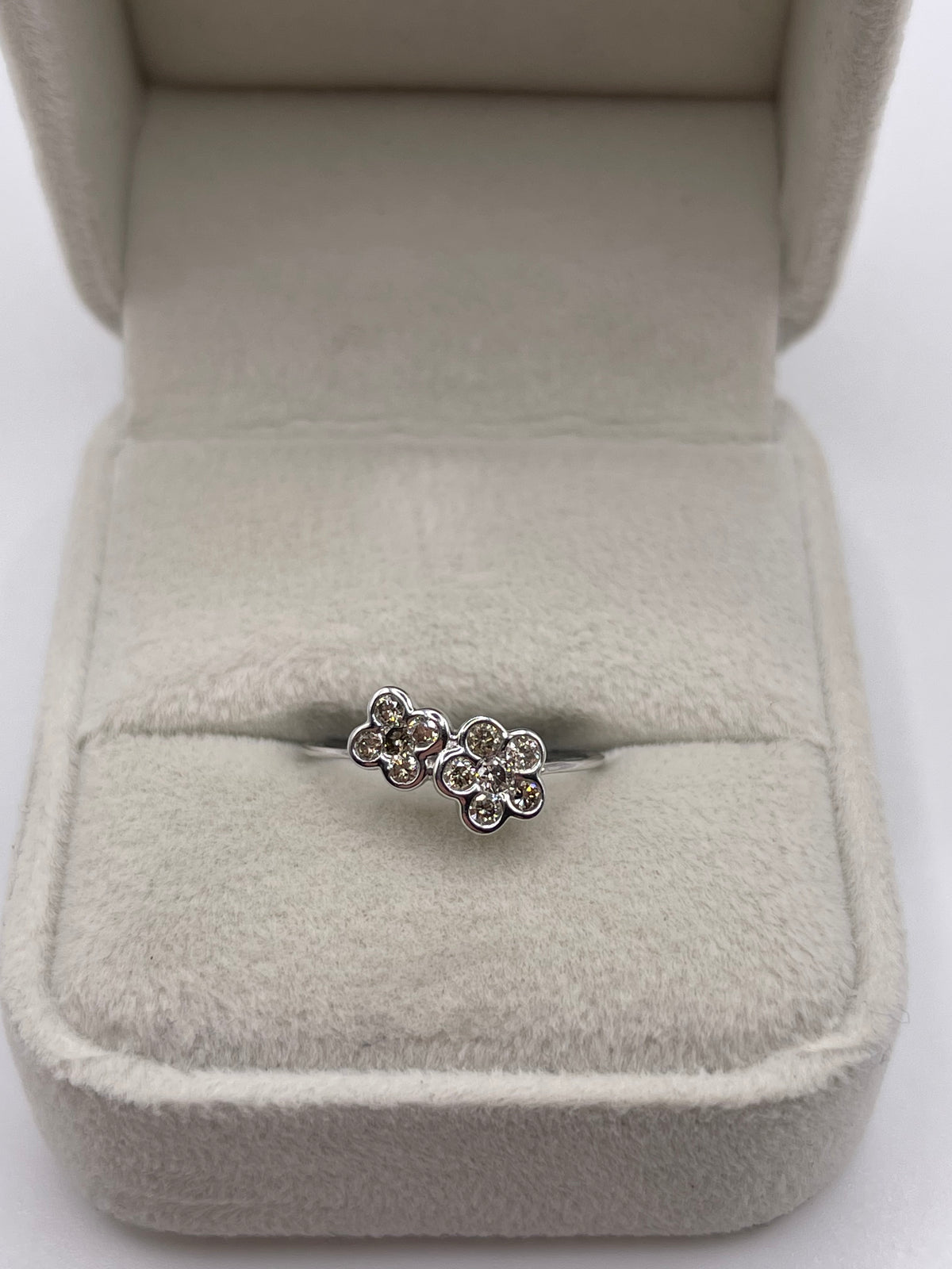 18ct white gold diamond cluster ring