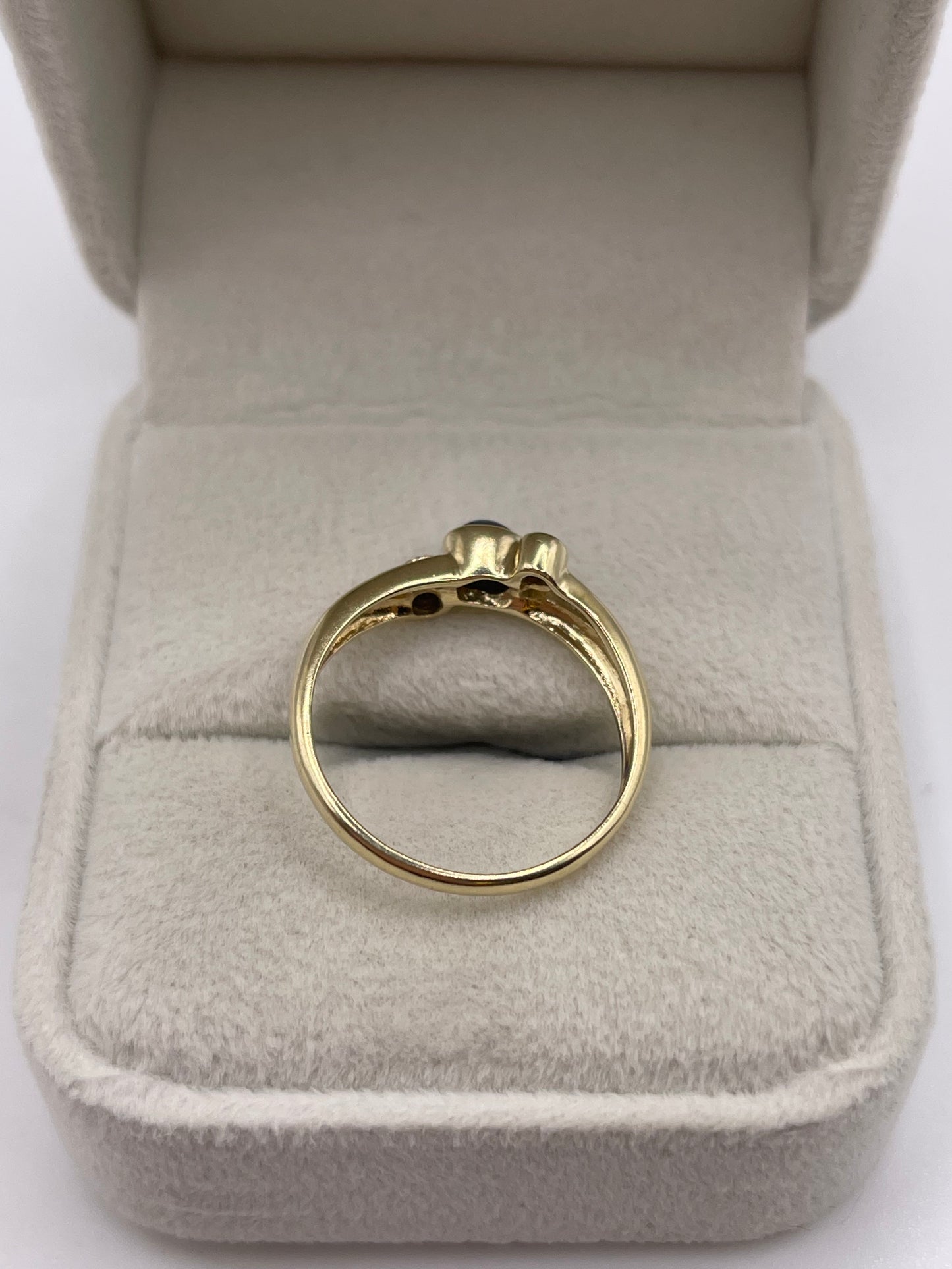 14ct gold cabochon sapphire and cz ring