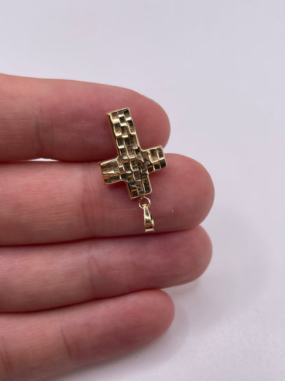 9ct gold cross pendant