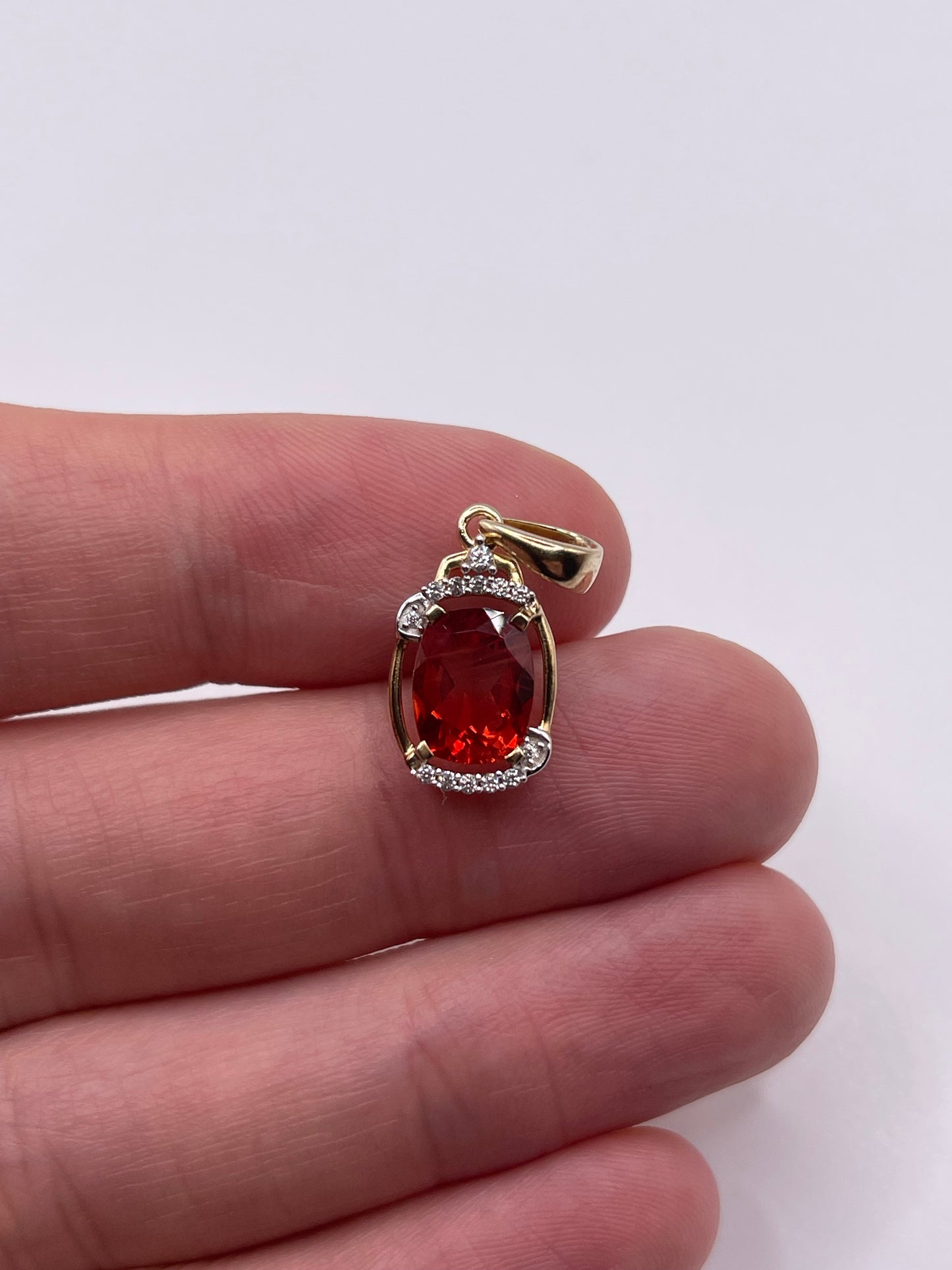9ct gold quartz and zircon pendant