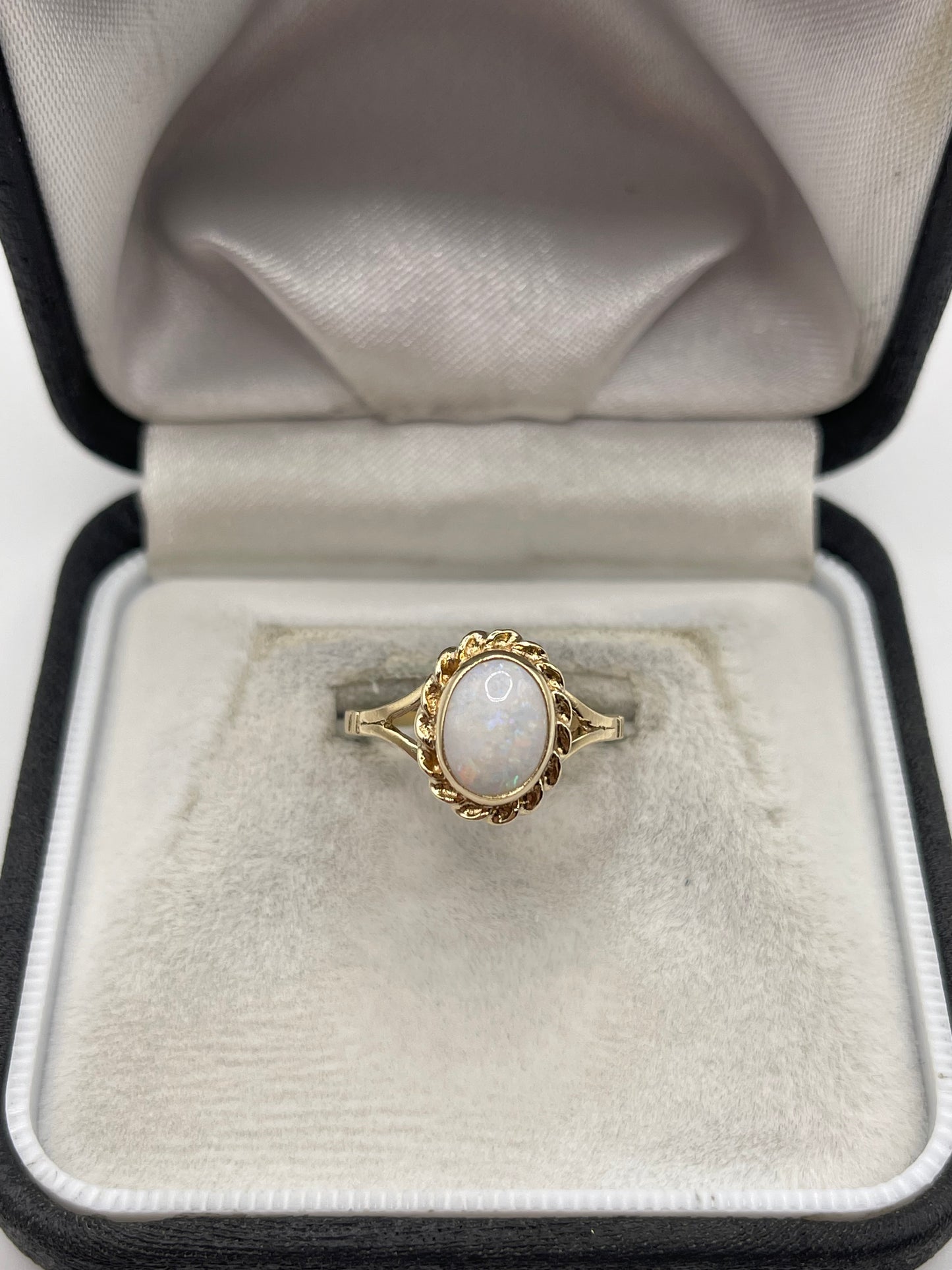 9ct gold opal ring