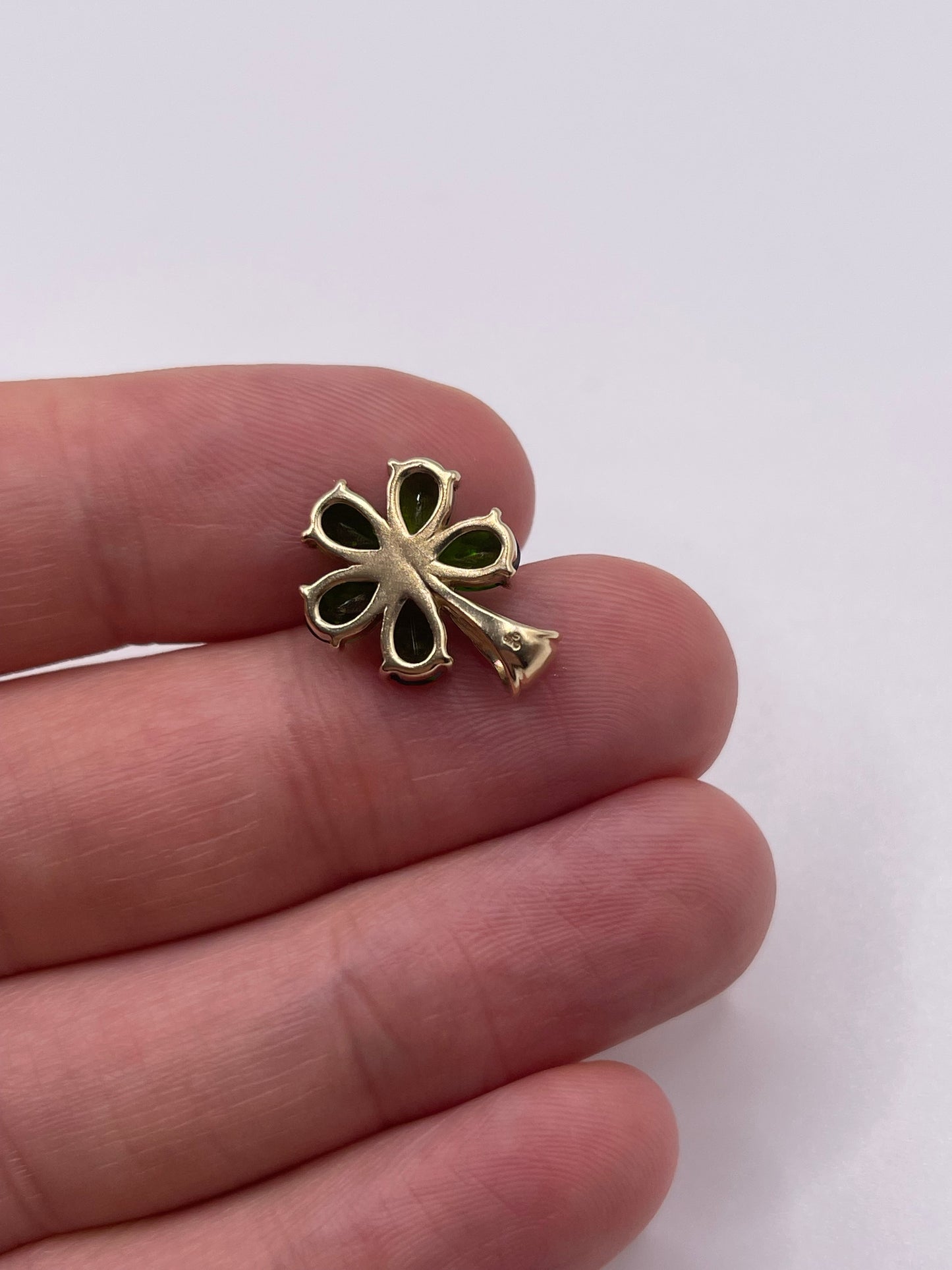 9ct gold diopside and diamond pendant