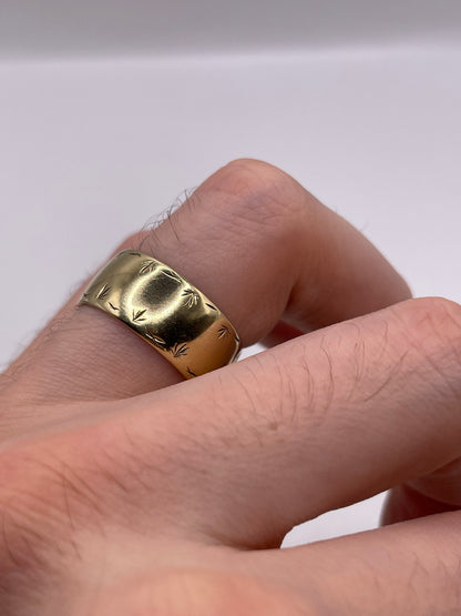 9ct gold patterned band