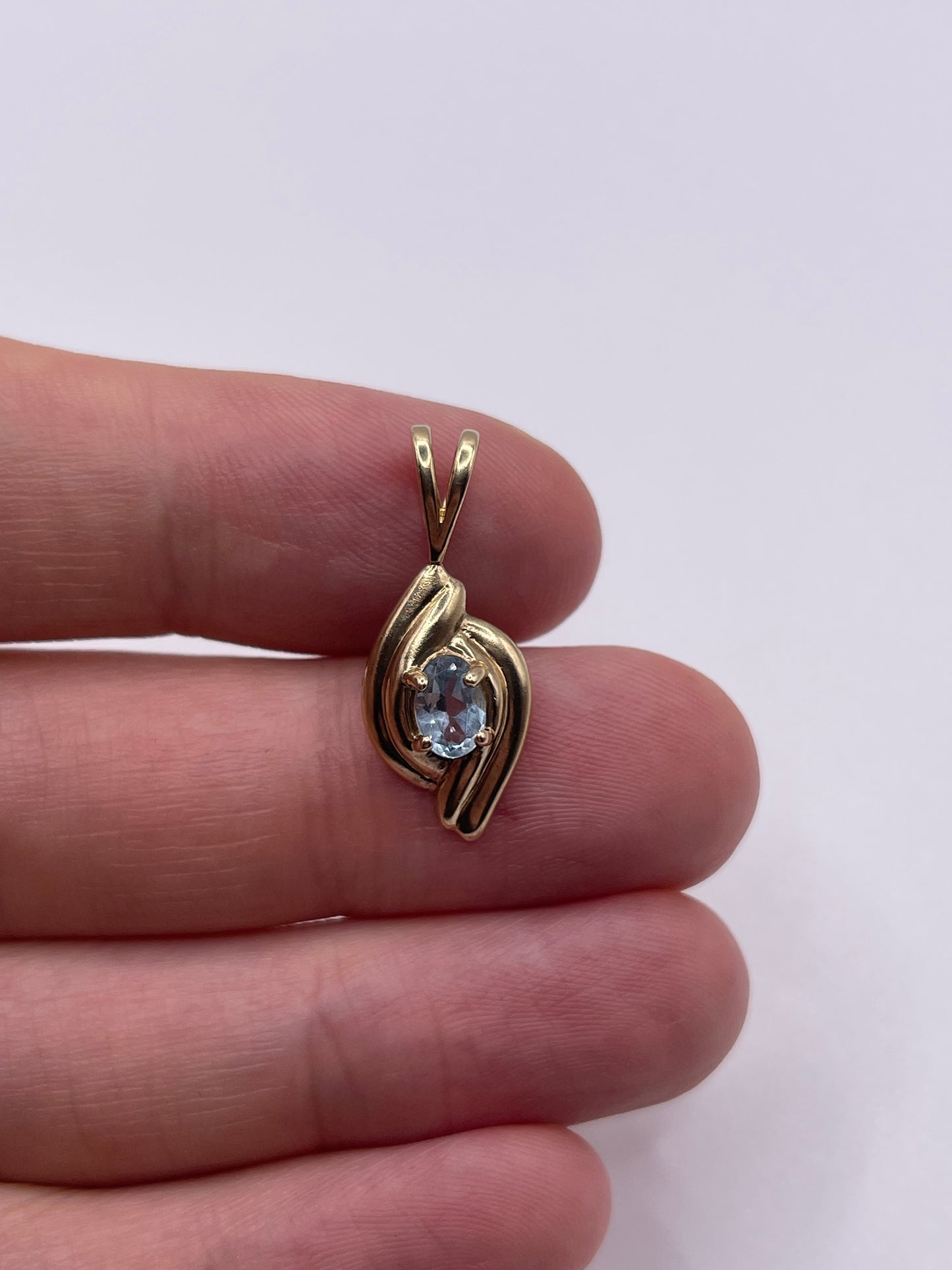 9ct gold topaz pendant