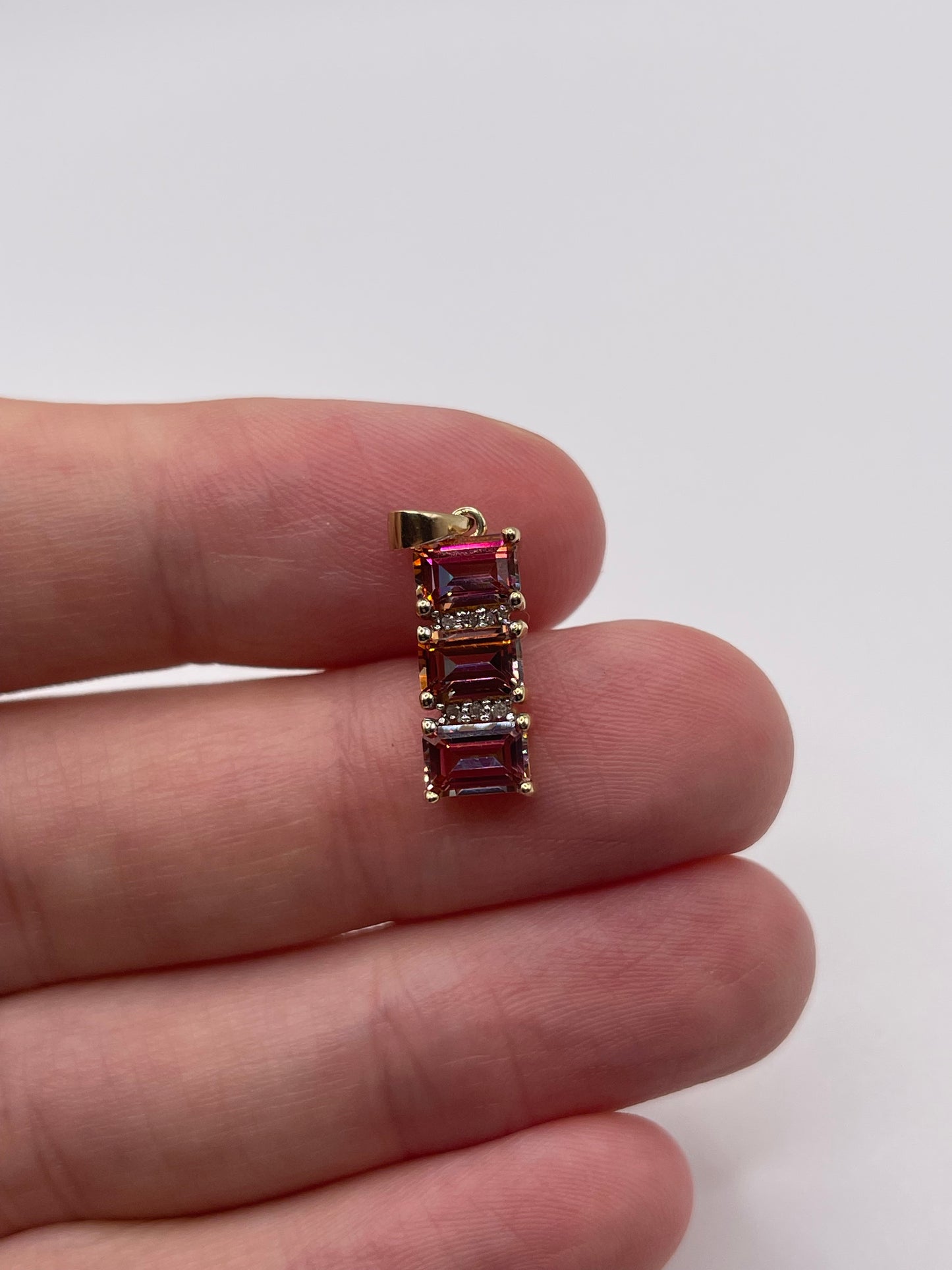 9ct gold topaz and diamond pendant