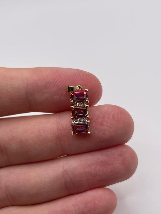9ct gold topaz and diamond pendant