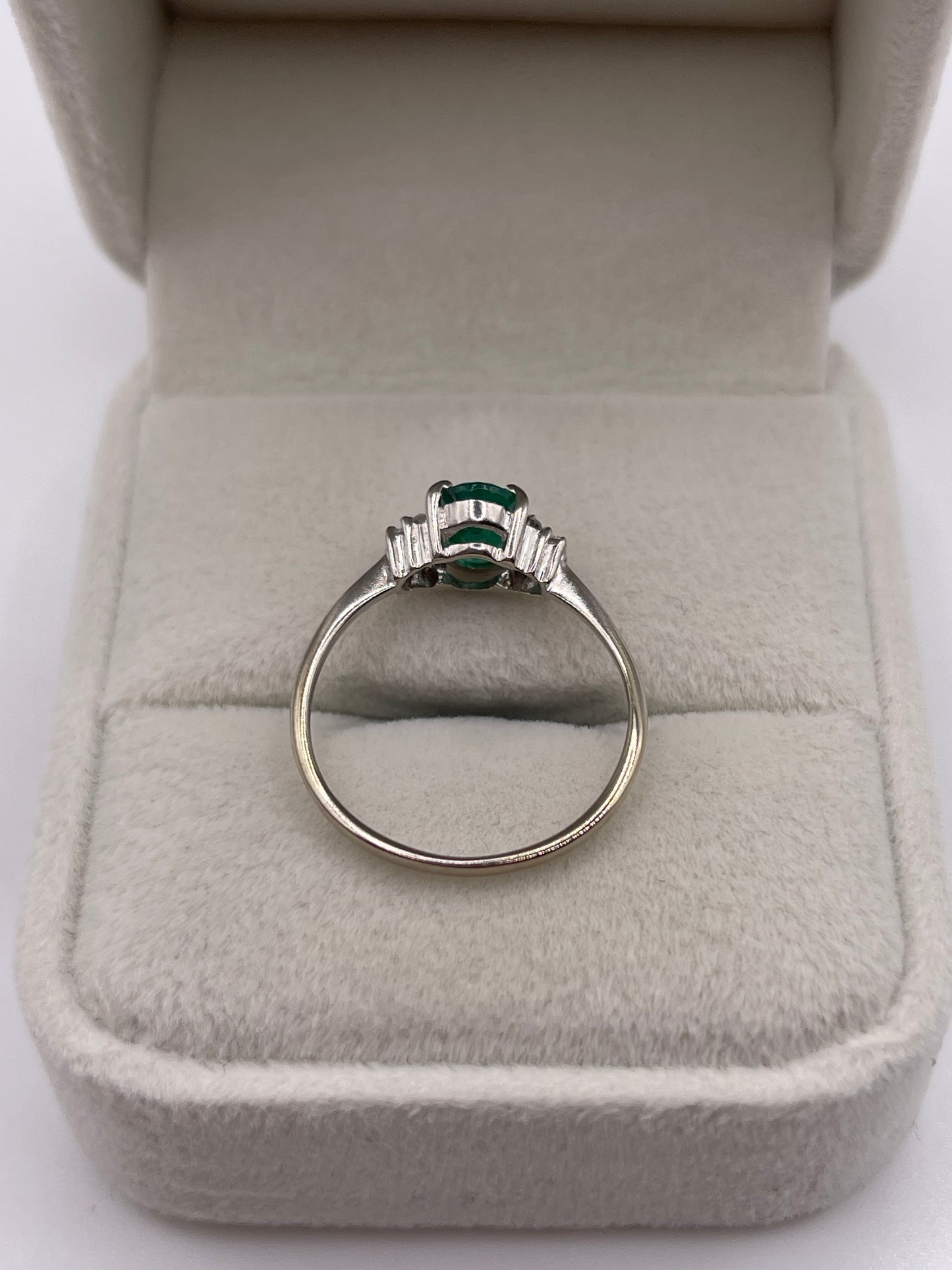 9ct white gold emerald and diamond ring
