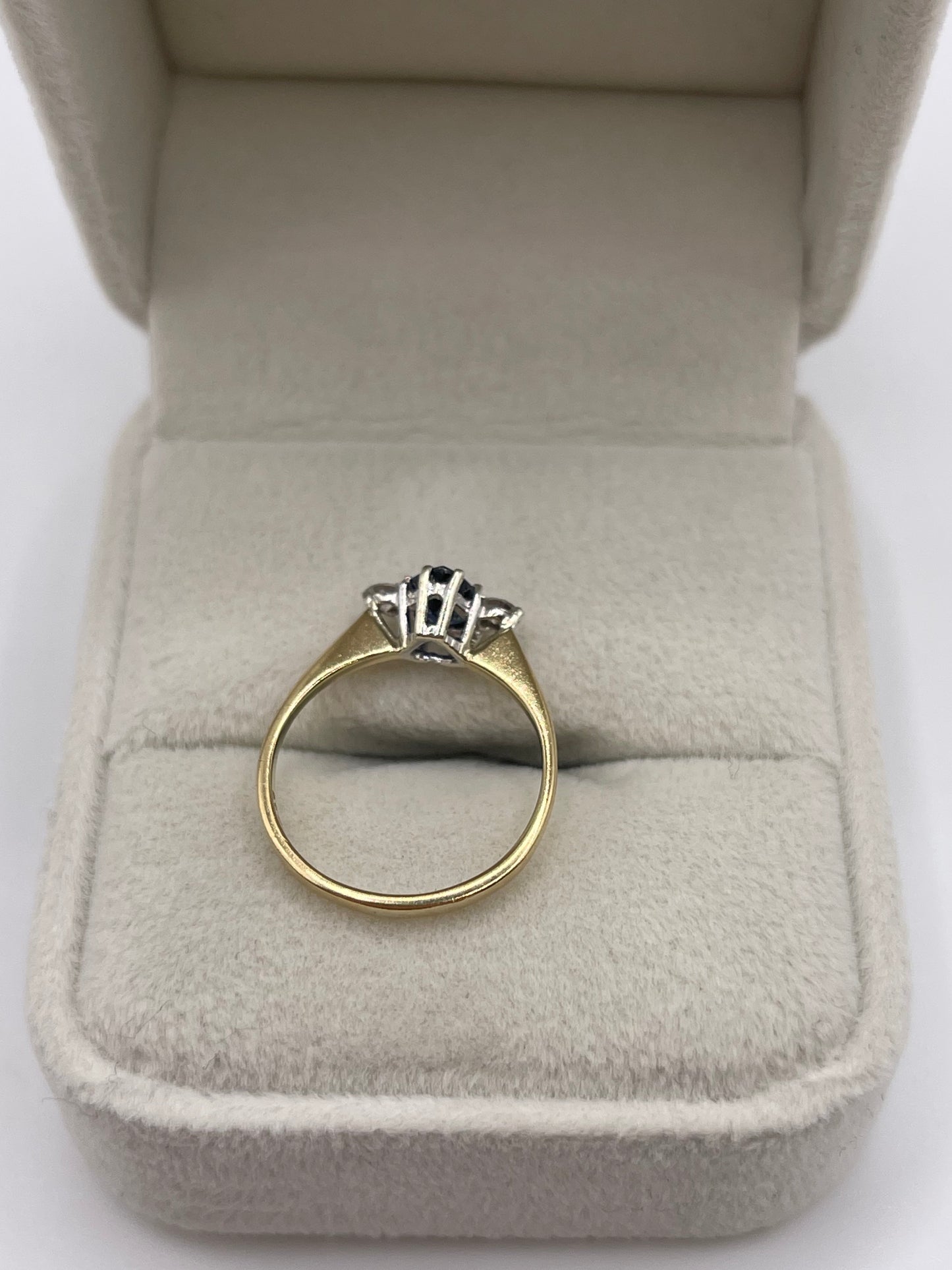 9ct gold sapphire and diamond ring