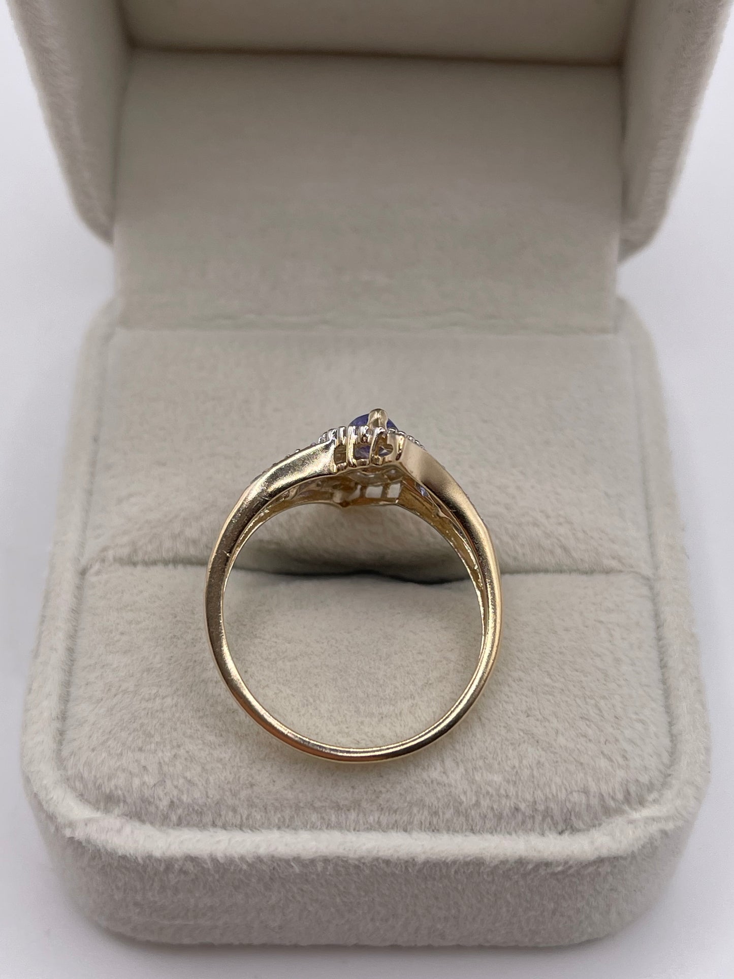 9ct gold tanzanite and diamond ring