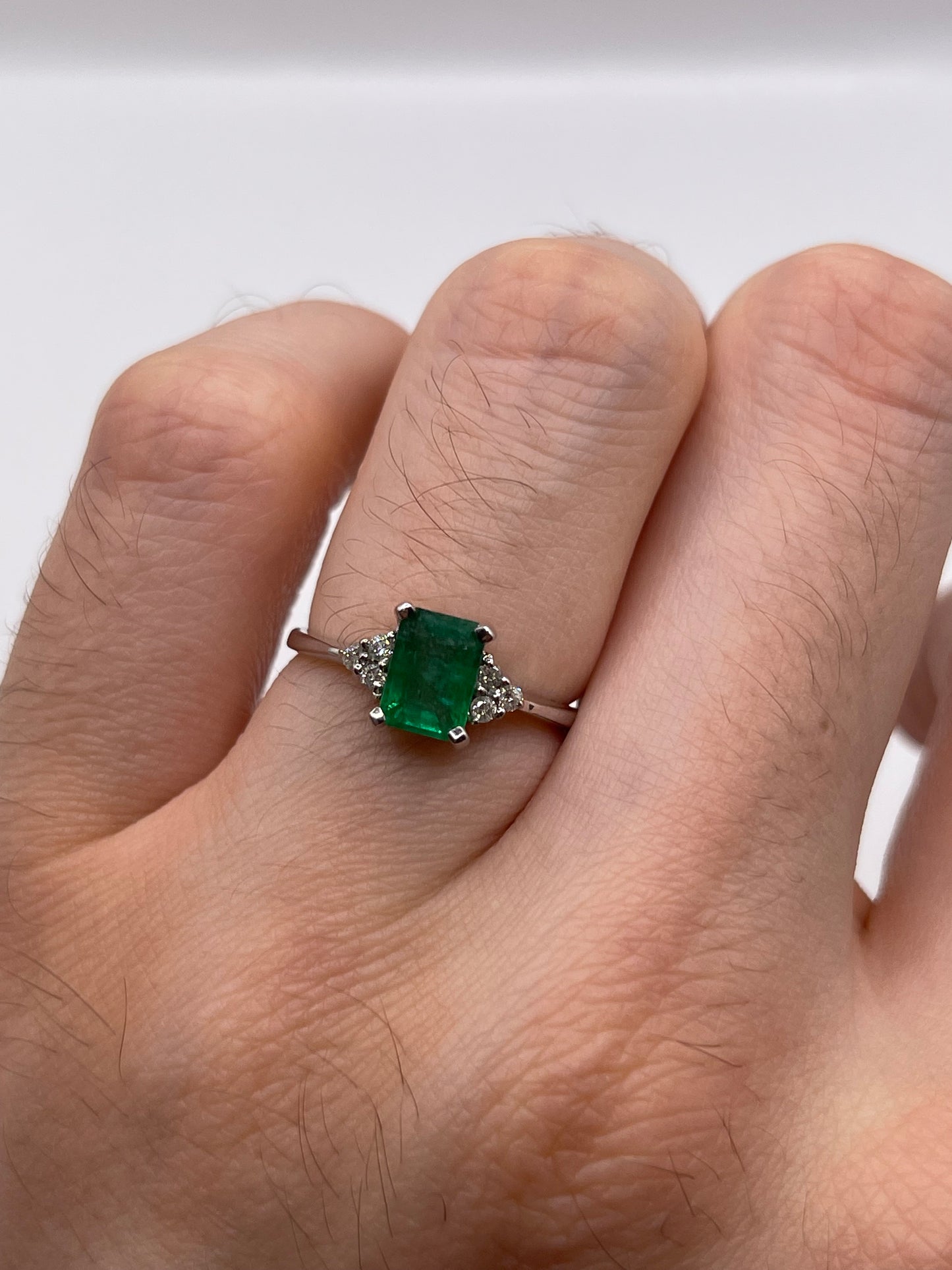 9ct white gold emerald and diamond ring