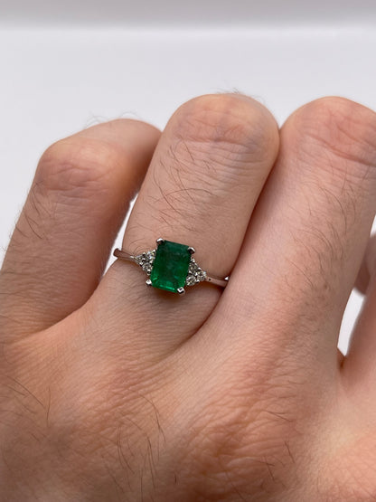 9ct white gold emerald and diamond ring