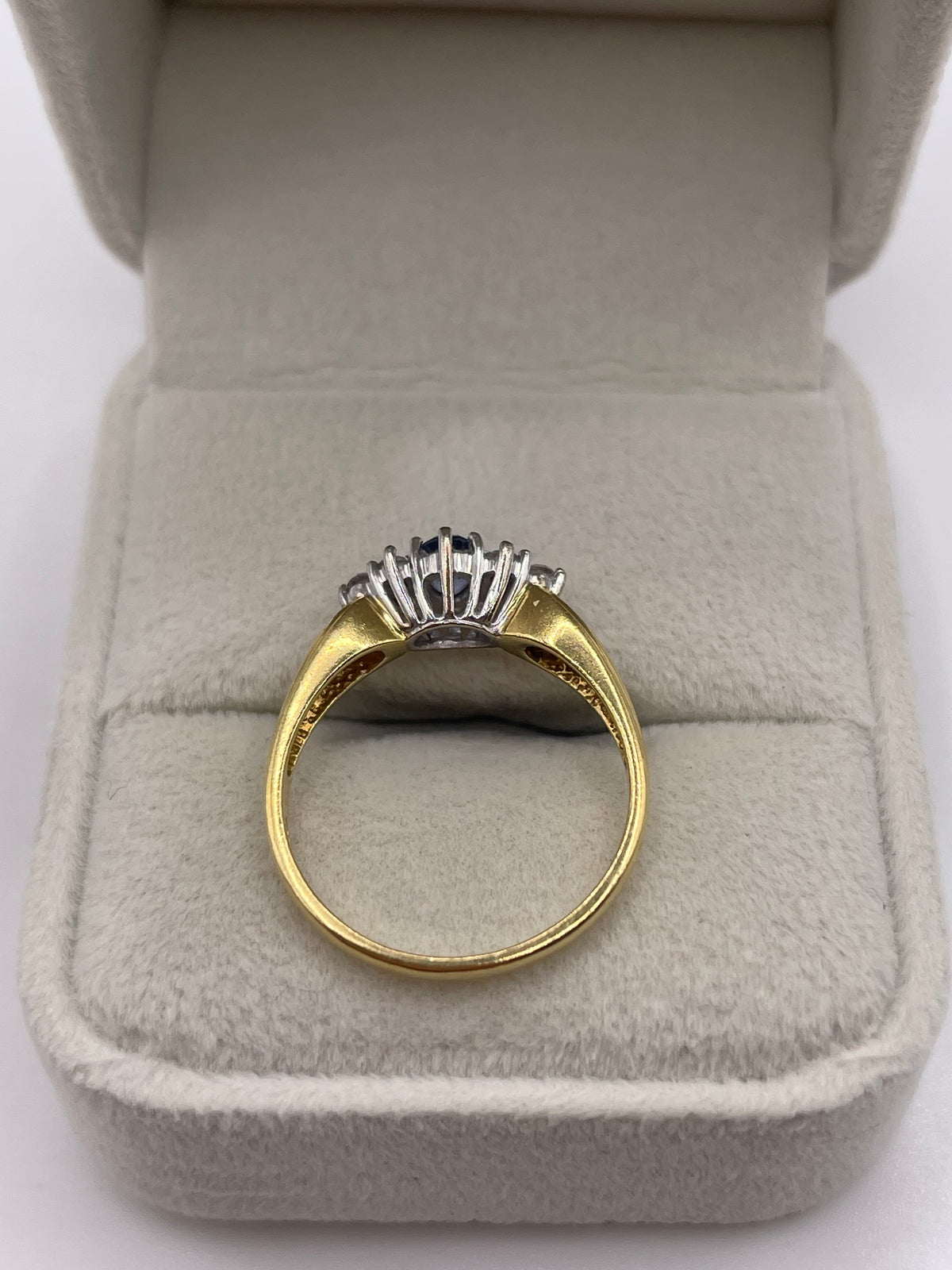 18ct gold sapphire and diamond ring