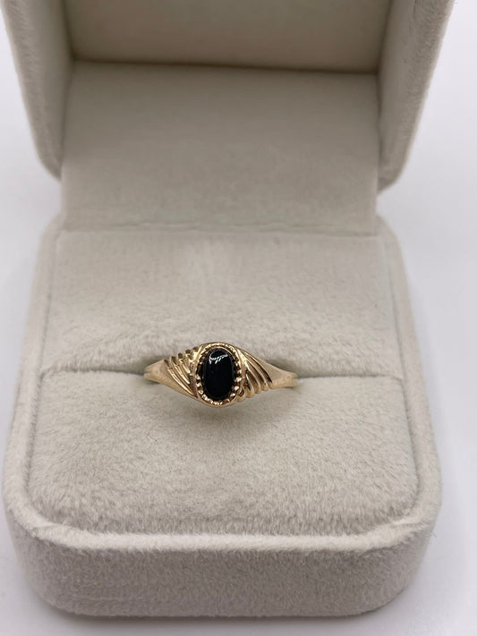 9ct gold onyx ring