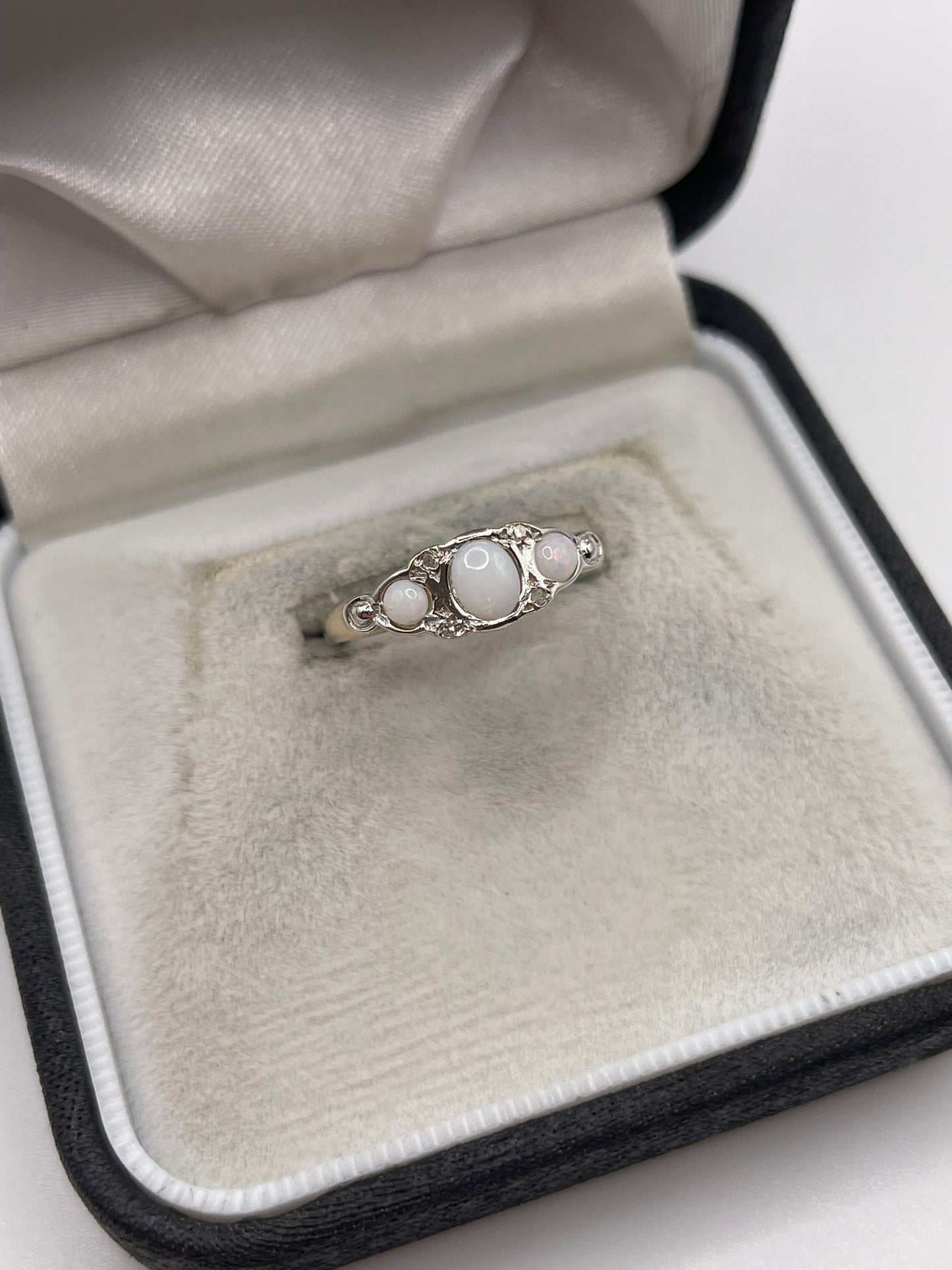 9ct gold opal and diamond ring