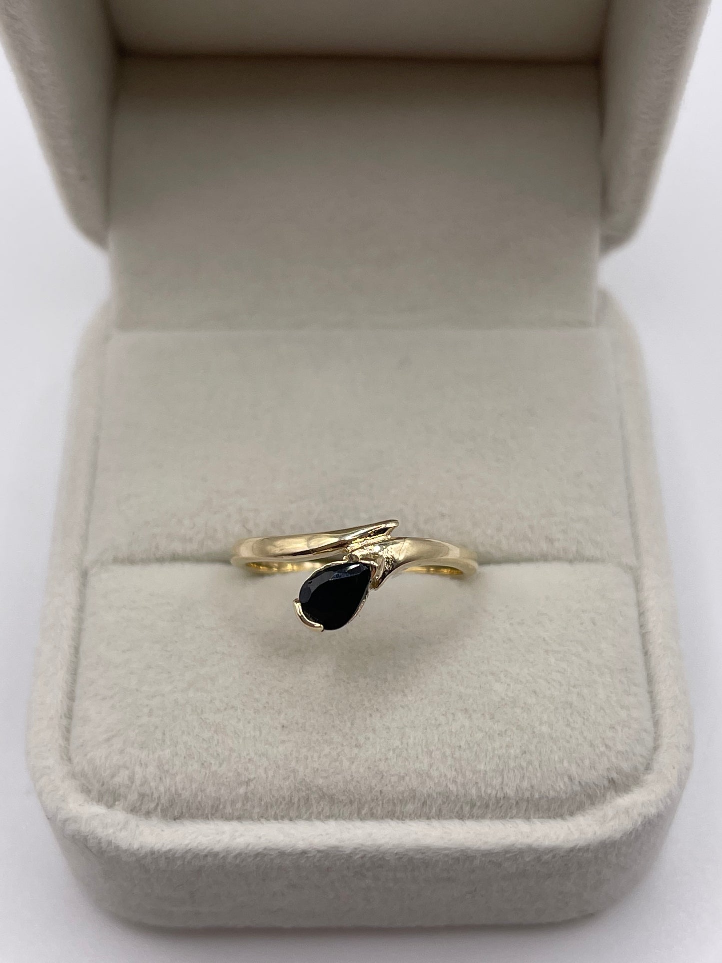 9ct gold sapphire ring