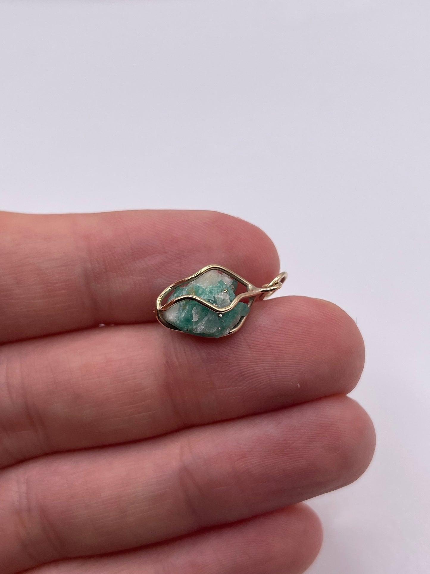 9ct gold gemstone pendant