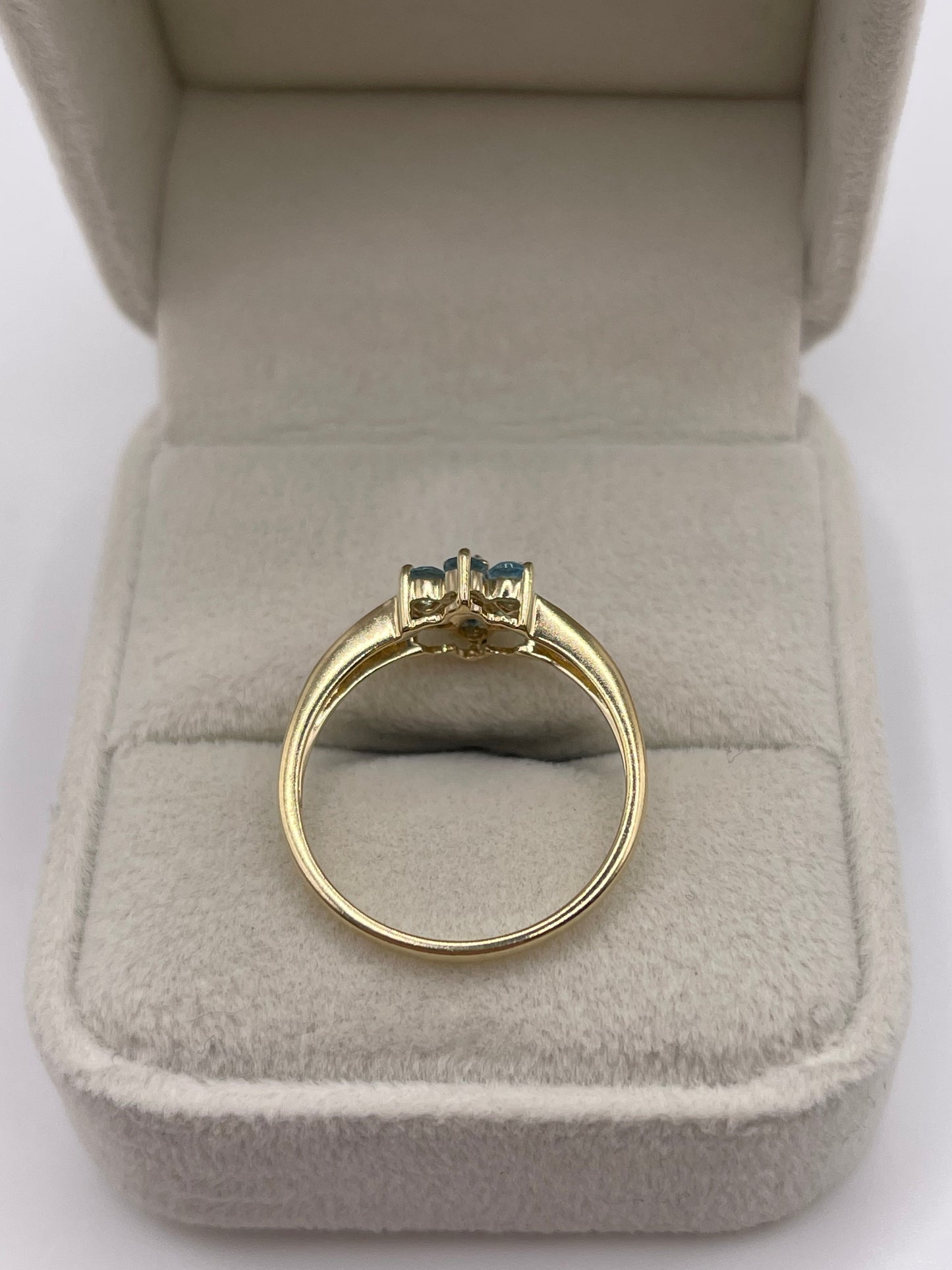 9ct gold topaz and diamond ring