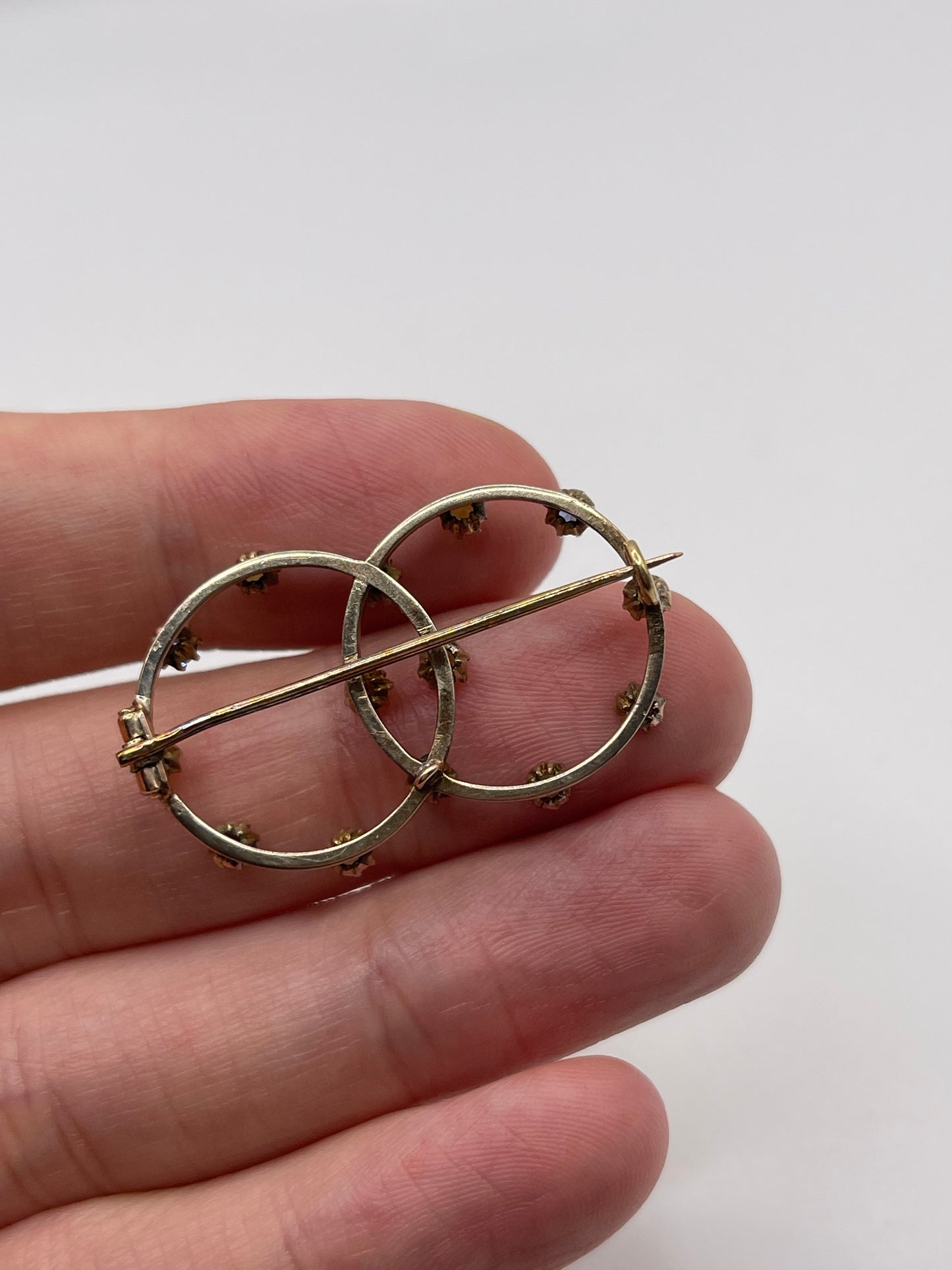 9ct gold sapphire and pearl brooch