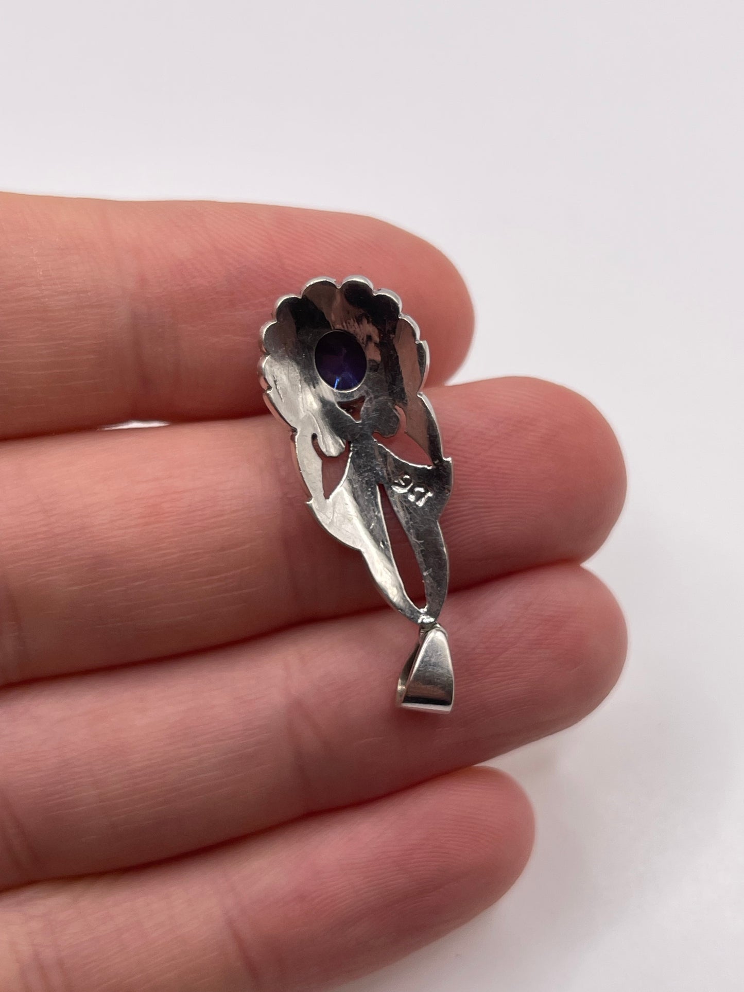 9ct white gold synthetic sapphire pendant