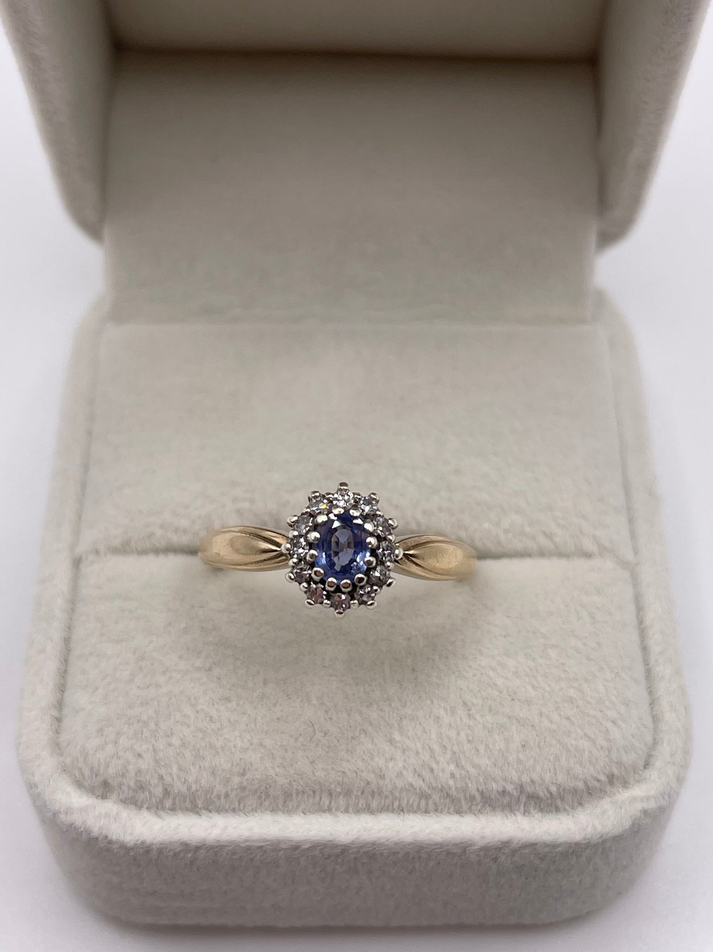 9ct gold sapphire and diamond ring
