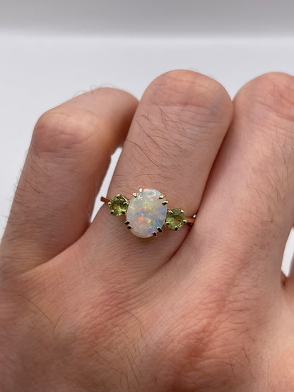 9ct gold opal and peridot ring