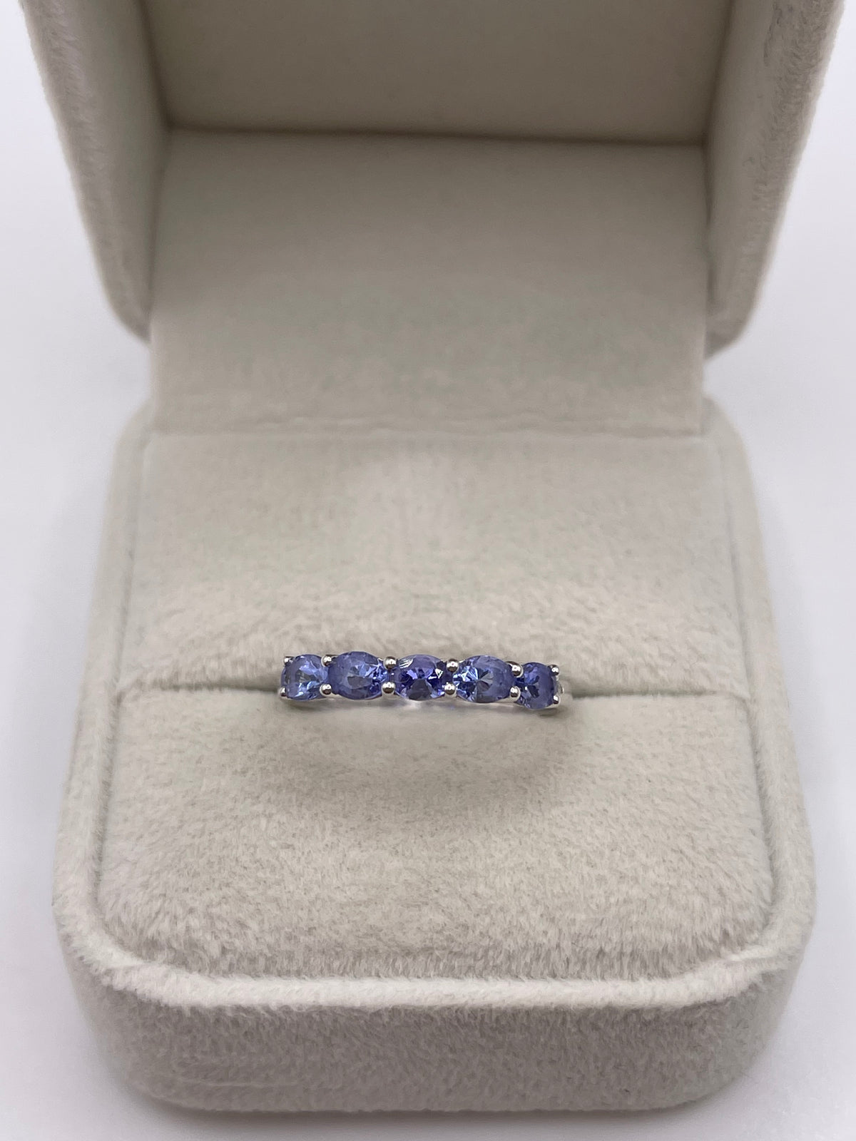 14ct white gold tanzanite and diamond ring