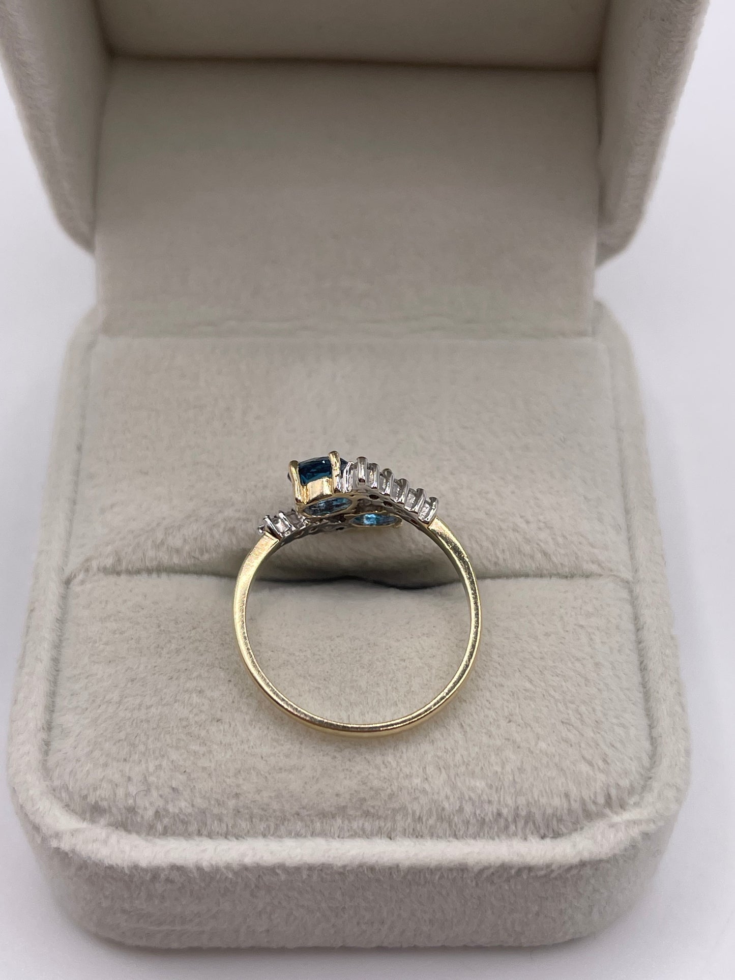 9ct gold topaz and diamond ring