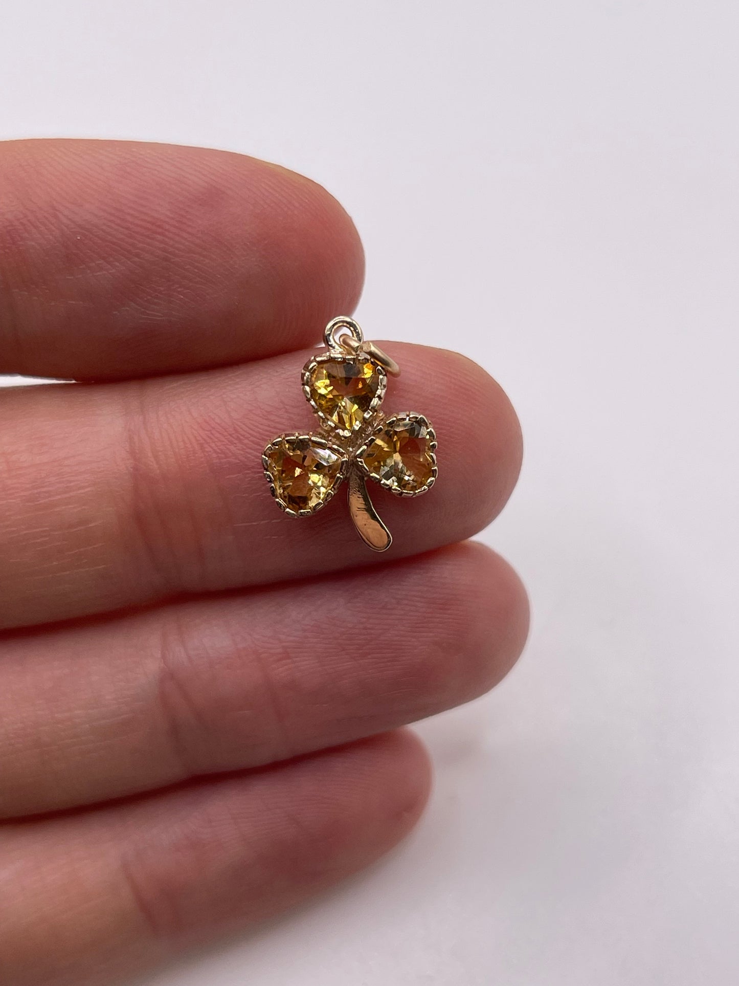 9ct gold citrine clover pendant