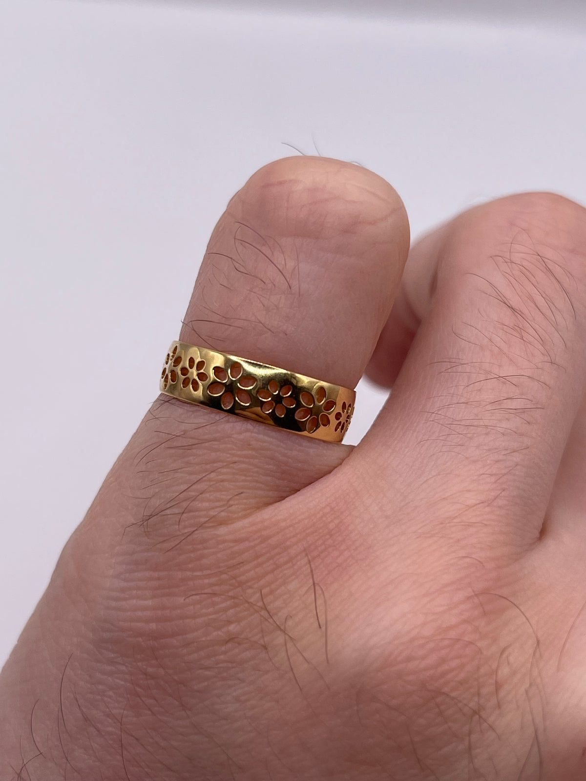 18ct gold flower ring