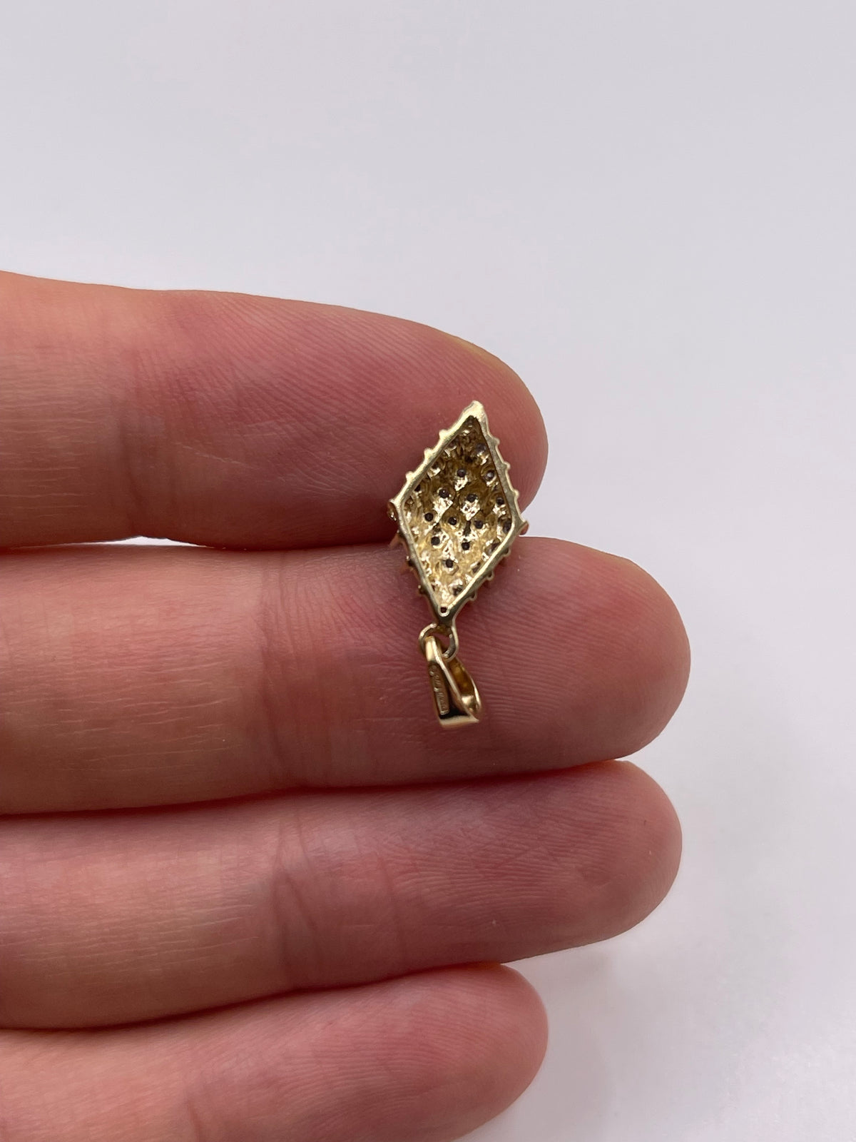 9ct gold diamond cluster pendant
